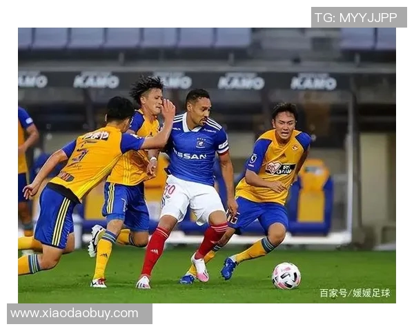 山口雷诺与京都不死的激烈对决展现足球魅力与团队精神